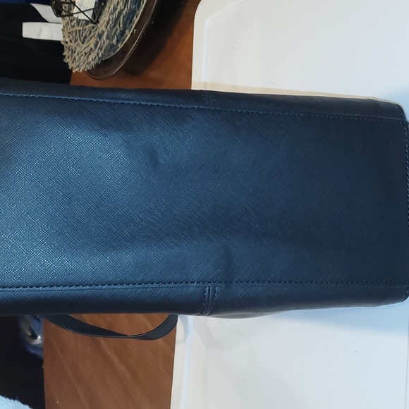 Zara Basics Collection Faux leather black bag. - Picture 5 of 8